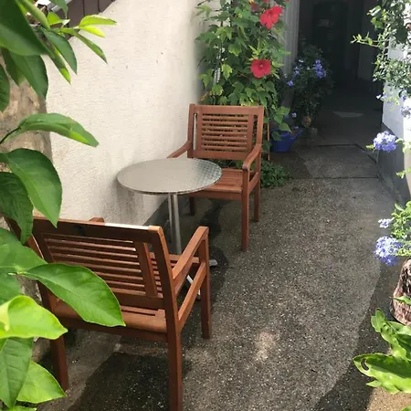 Einfache Monteurwohnung Mit Wlan Und Sat Tv, Netflix *