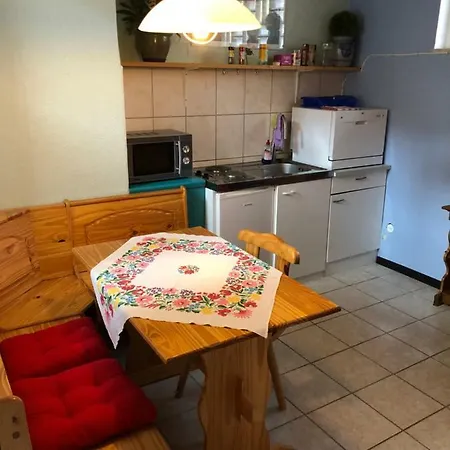 Einfache Monteurwohnung Mit Wlan Und Sat Tv, Netflix Апартаменты